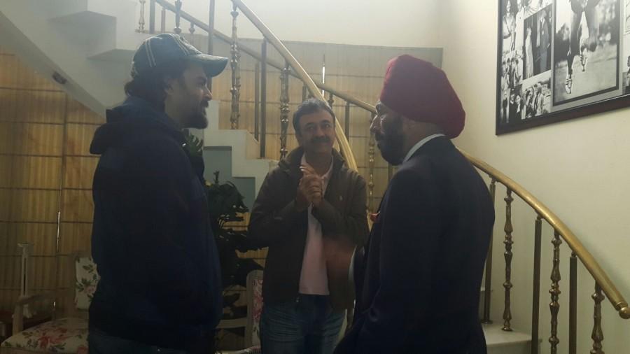 Renowned athlete Milkha Singh had invited Team Saala Khadoos to his house in Chandigarh. Milkha Singh,Saala Khadoos,team Saala Khadoos,Rajkumar Hirani,Madhavan,Ritika Singh,Saala Khadoos promotion,Bollywood movie Saala Khadoos