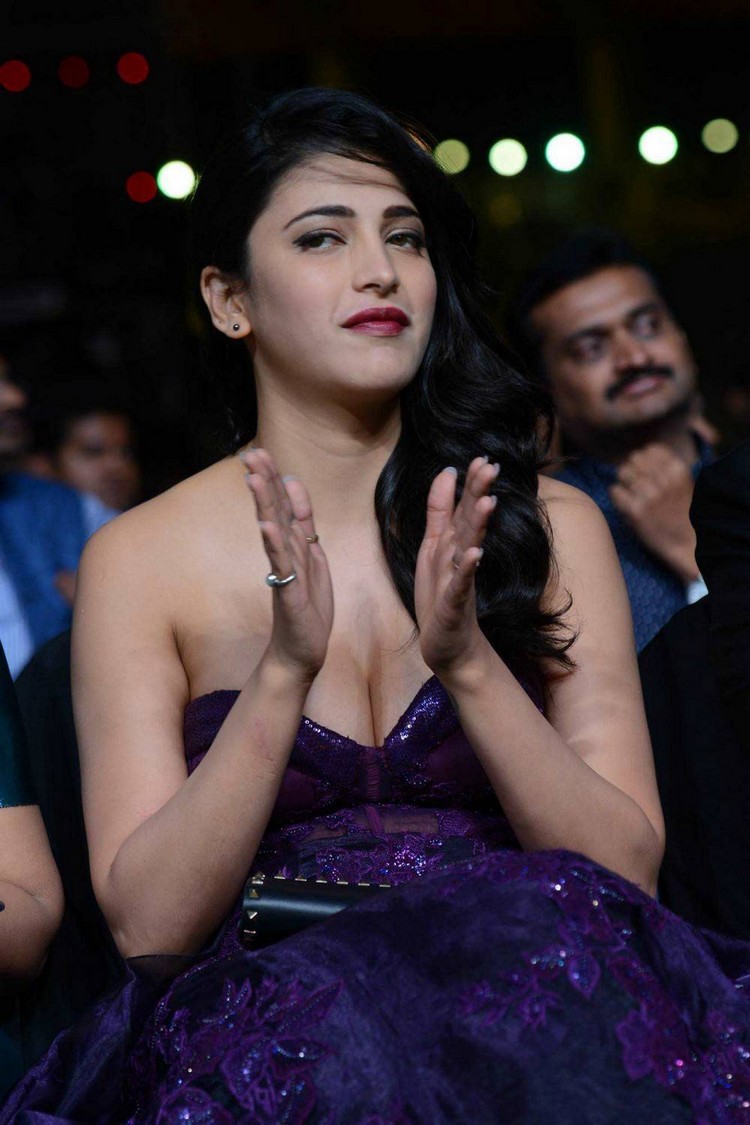 South Indian Actress Shruti Haasan Stills IIFA Utsavam 2016. Shruti Haasan,Shruti Haasan at IIFA Utsavam Awards,Actress Shruti Haasan,Shruti Haasan at IIFA Utsavam Awards 2016,Shruti Haasan at IIFA Utsavam,Shruti Haasan new pics,Shruti Haasan new images,Shruti Haasan new photos,Shruti Haasan new stills,Shruti Haasa