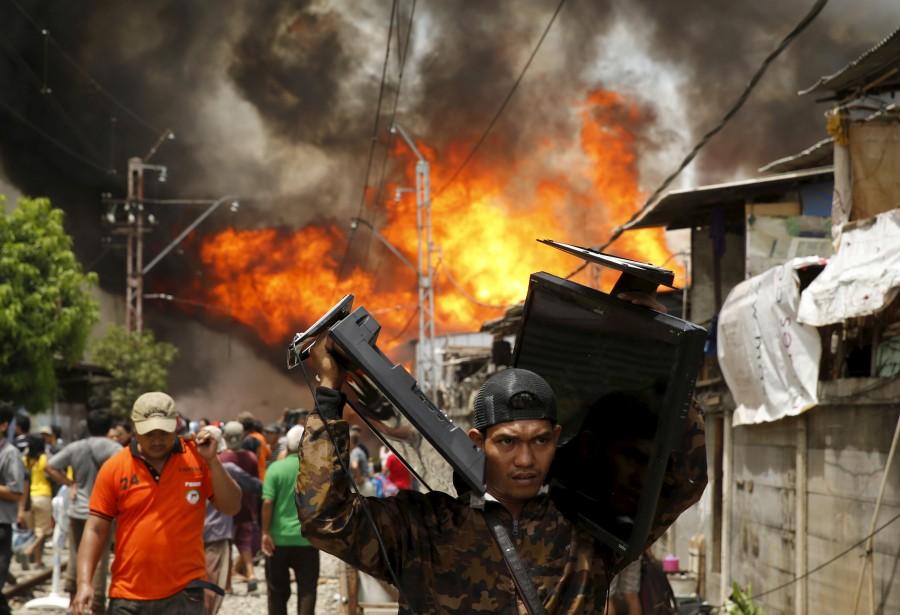 Photos of Fire Rages over Residential Area in Kampung Bandan. Kampung Bandan,Fire at Kampung Bandan,100 wooden dwellings,Indonesia,Residential Area in Kampung Bandan