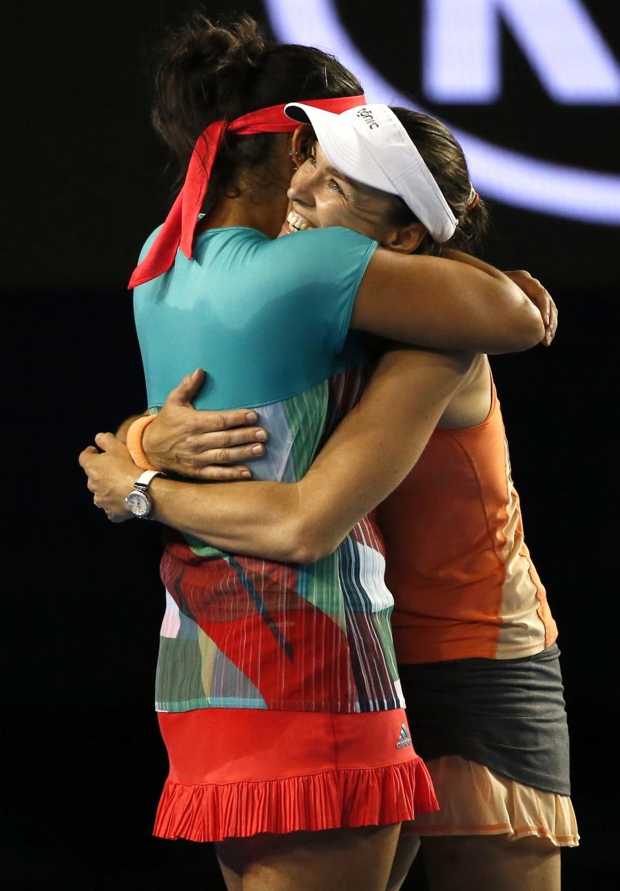 Top seeded women's doubles pair of Sania Mirza and Martina Hingis overwhelmed Czech seventh seeds Andrea Hlavackova and Lucie Hradecka 7-6 (1), 6-3 to win the Australian Open crown here on Friday. Sania Mirza,Martina Hingis,Czech seventh,Andrea Hlavackova,Lucie Hradecka,Sania-Martina win Australian Open women's doubles,Australian Open women's doubles
