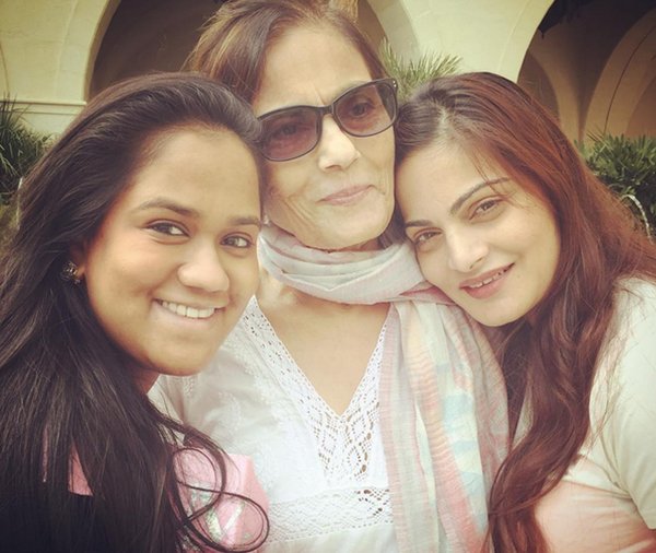 Here are some of the cutest pictures from Arpita Khan Sharma's surprise baby shower. Salman Khan,Arpita Khan Sharma baby shower,Arpita Khan Sharma,Arpita Khan Sharma baby shower pics,Arpita Khan Sharma baby shower images,Arpita Khan Sharma baby shower photos,Arpita Khan Sharma baby shower stills,Arpita Khan Sharma baby shower pictures,Arp