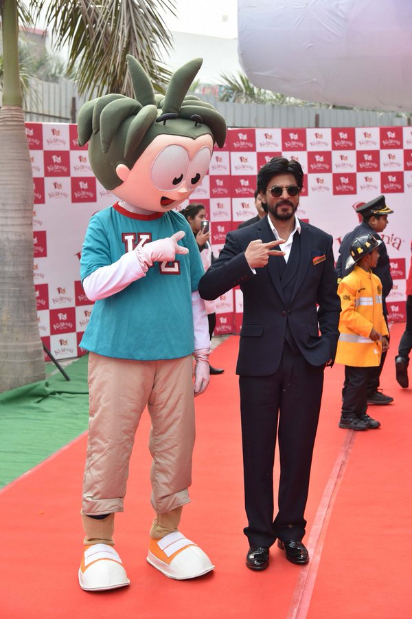 Bollywood actor Shah Rukh Khan at Kidzania Event in Delhi. Shah Rukh Khan,actor Shah Rukh Khan,Shah Rukh Khan at Kidzania Event,Shah Rukh Khan at Kidzania,Kidzania Event,Kidzania,KidZania in Delhi,SRK,Shahrukh Khan