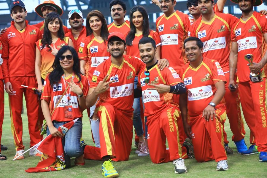 Telugu Warriors beats Chennai Rhinos by 8 wickets to reclaim the top spot in Group B points table Telugu Warriors Vs Chennai Rhinos,Telugu Warriors,Chennai Rhinos,telugu warriors vs chennai rhinos,Telugu Warriors beats Chennai Rhinos,CCL,CCL 6,Celebrity Cricket League,Celebrity Cricket League 2016