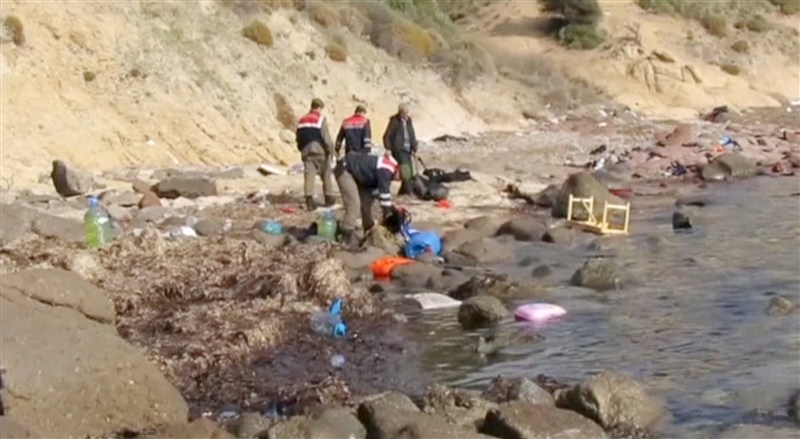 Migrant boat sinks off Turkey,Migrant boat sinks,migrants,Migrant Boat Capsizes,Dozens dead,Migrant crisis,Greek island,Iraqi Kurdish Refugees