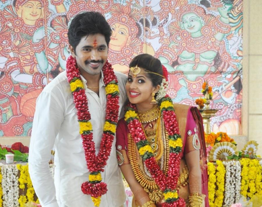 Actress Devika Madhavan (Sruthi Nair) and actor Aditya Anbu got married on 1 February in the presence of their close friends and family. Devika Madhavan,Devika Madhavan wedding,actress Sruthi Nair wedding,Aditya Anbu,Aditya Anbu wedding,Aditya Anbu weds Sruthi Nair,Aditya Anbu marries Devika Madhavan