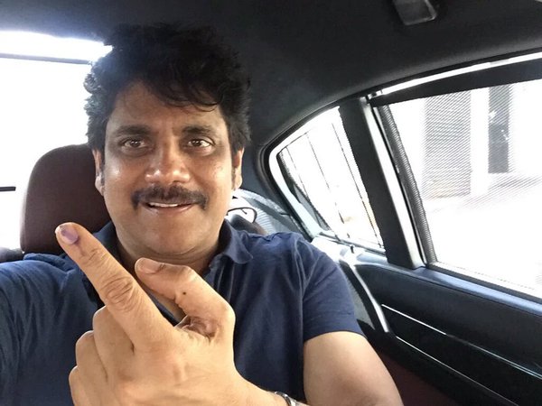 Greater Hyderabad Municipal Corporation (GHMC) Elections 2016. Celebs like Allu Arjun, Nagarjuna, Balakrishna and other cast their votes. GHMC Elections 2016,GHMC Elections,GHMC Elections 2016 live,celebs votes GHMC Elections,Allu Arjun,Nagarjuna,Balakrishna