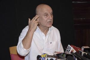 Anupam Kher,actor Anupam Kher,Veteran actor Anupam Kher,Pakistan denying visa,Anupam Kher on Pakistan denying visa,Pakistan denies visa to Anupam Kher,Visa Denied
