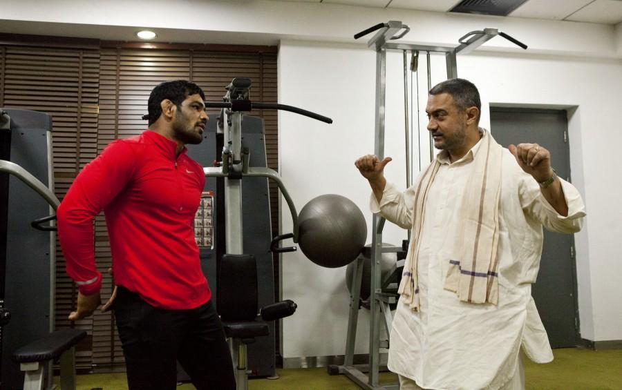 Sushil Kumar and Aamir Khan discussed the sport at length and Aamir even requested Sushil to show him how he exercises. Aamir Khan,Sushil Kumar,Sushil Kumar meets Aamir Khan,Dangal,Wrestler Sushil Kumar,Aamir,Aamir Khan in Delhi for Dangal,meets wrestler Sushil Kumar,Aamir Khan in Delhi,aamir Khan in Delhi for Dangal,On The Sets Of Dangal,Dangal On The Sets,Aamir Khan-Dan