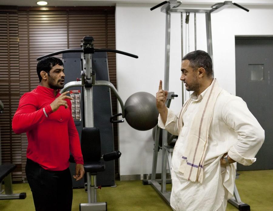 Sushil Kumar and Aamir Khan discussed the sport at length and Aamir even requested Sushil to show him how he exercises. Aamir Khan,Sushil Kumar,Sushil Kumar meets Aamir Khan,Dangal,Wrestler Sushil Kumar,Aamir,Aamir Khan in Delhi for Dangal,meets wrestler Sushil Kumar,Aamir Khan in Delhi,aamir Khan in Delhi for Dangal,On The Sets Of Dangal,Dangal On The Sets,Aamir Khan-Dan