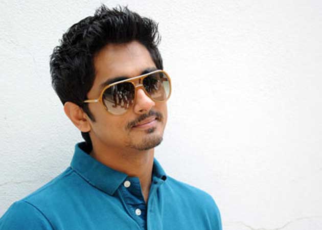South Indian Celebs tweets about Vijay's Theri Teaser. Vijay's Theri Teaser,Vijay Theri Teaser,Vijay,Theri Teaser,Theri,ilayathalapathy vijay,ilayathalapathy,Arya,Siddharth,Jiiva,Amy Jackson,Hansika