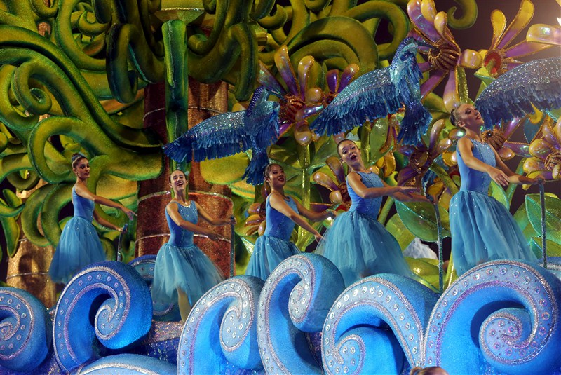 Hundreds and thousands of visitors head for the Carnival in Sao Paulo every year, not just to party but also to experience true Afro-Brazilian culture. Sao Paulo Carnival Celebrations,Sao Paulo Carnival,Carnival Celebrations 2016,Carnival Celebrations,Afro-Brazilian culture,Afro-Brazilian,Carnival in Sao Paulo,Carnival Sao Paulo