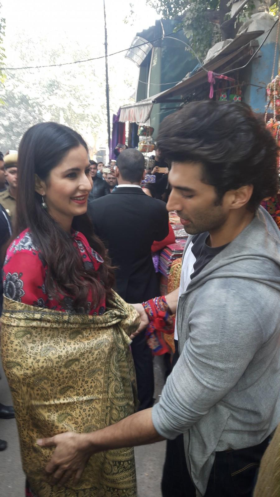 Aditya Roy Kapur and Katrina Kaif venture on a shopping spree at Delhi's Janpath Market. Katrina Kaif,Aditya Roy Kapoor,Aditya Roy Kapur and Katrina Kaif,Aditya Roy Kapur and Katrina Kaif Delhi's Janpath Market,Delhi's Janpath Market,Fitoor,Fitoor pair,Fitoor promotion,Aditya Roy Kapur and Katrina Kaif goes shopping