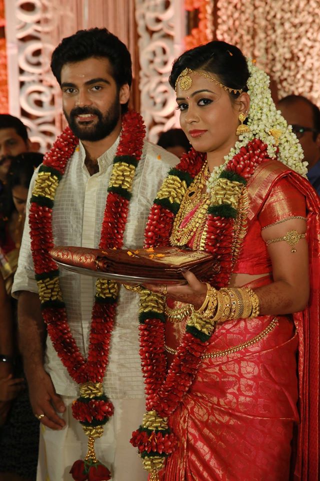 Malayalam actor Vijayaraghavan's son Devadevan got married to Sruthy on 6 February. Vijayaraghavan's son,Vijayaraghavan's son wedding,Vijayaraghavan's son Devadevan,Devadevan wedding,Devadevan marriage photos,Devadevan wedding gallery
