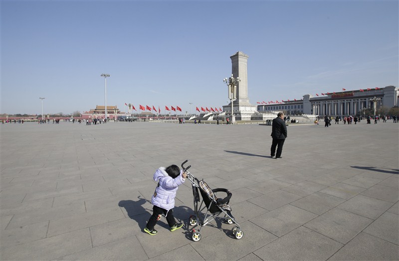 Scenes from Beijing after 15 million people left the city for their hometowns during Chinese Lunar New Year. Chinese Lunar New Year,Lunar New Year,Chinese New Year,Lunar New Year leaves Beijing empty,Beijing,Beijing seems abandoned,Chinese new year 2016,Beijing during Chinese new years,Beijing during new year
