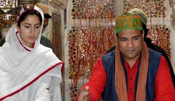 Bollywood star Katrina Kaif on Monday offered prayers at the shrine of Khwaja Moinuddin Chisti in Ajmer.