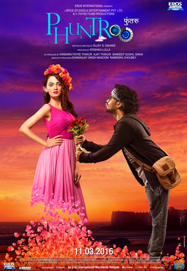 Here's the first look of Eros' Marathi film Phuntroo. Directed by Sujay Dahake and Produced by Krishika Lulla. Starring Ketaki Mategaonkar and Madan Deodhar in the lead role. Phuntroo,Phuntroo first look,Phuntroo first look poster,Ketaki Mategaonkar,Madan Deodhar,Marathi film Phuntroo,Krishika Lulla,Sujay Dahake