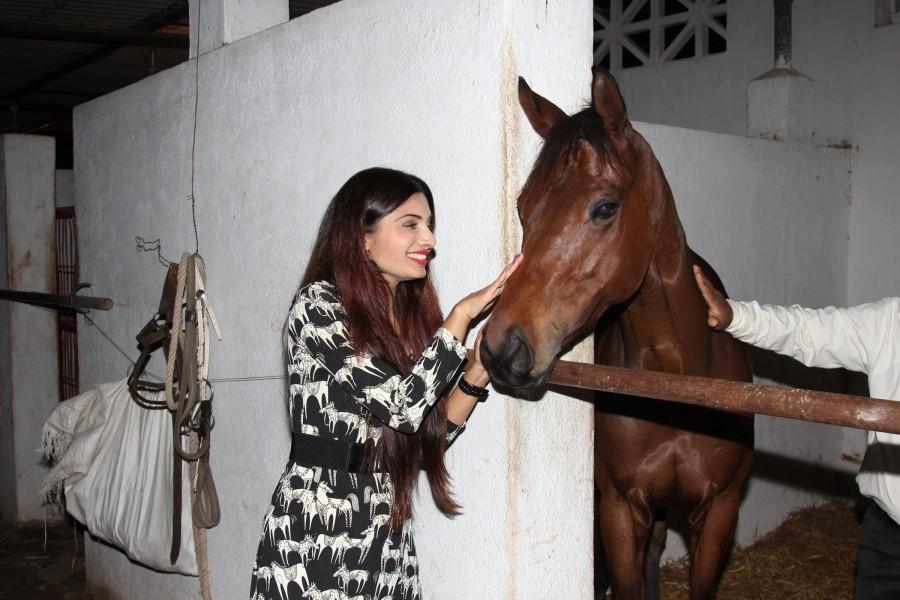 Celebs at the IBJA Cup (India Bullion & Jewellers Association) at the MC Dowell's Derby Day held at RWITC, Mahalaxmi Racecourse. Kareena Kapoor Khan,Saif Ali Khan,Kareena Kapoor Khan and Saif Ali Khan,IBJA Cup,India Bullion & Jewellers Association,MC Dowell's Derby Day,Celebs at IBJA Cup