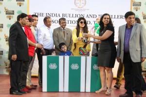 Kareena Kapoor Khan,Saif Ali Khan,Kareena Kapoor Khan and Saif Ali Khan,IBJA Cup,India Bullion & Jewellers Association,MC Dowell's Derby Day,Celebs at IBJA Cup