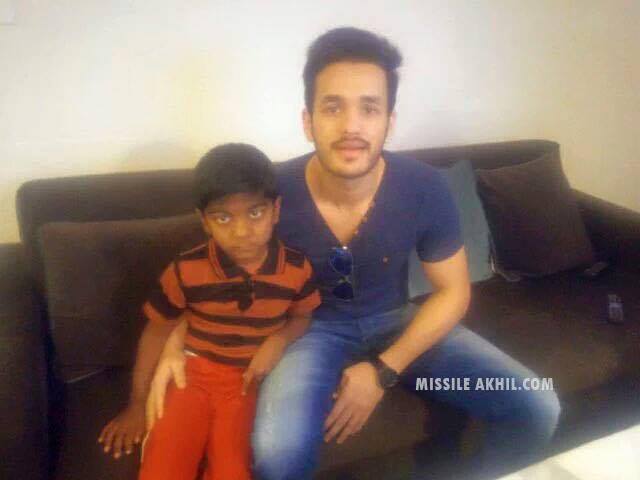 Tollywood actor Akkineni Akhil drives passenger auto-rickshaw in Khammam on Tuesday and donated earnings to the help of 6 years old boy Ashwith Reddy who is suffering from Kidney related disease. Akkineni Akhil,actor Akkineni Akhil,Akhil,Akhil turns auto driver to save kid,Akhil turns auto driver,Ashwith Reddy