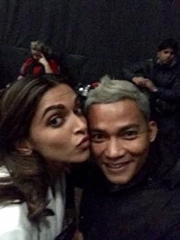 Bollywood Actress Deepika Padukone poses with Thai actor Tony Jaa.