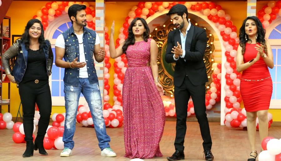 Bollywood actors Rajniesh Duggall, Nidhi Subbaiah, Swati Sharrma with Karan Vahi and Sugandha Mishra on Comedy Classes. Comedy Classes,Rajniesh Duggall,Nidhi Subbaiah,Swati Sharma,Karan Vahi,Sugandha Mishra,Karan Vahi and Sugandha Mishra,Direct Ishq,Direct Ishq promotion