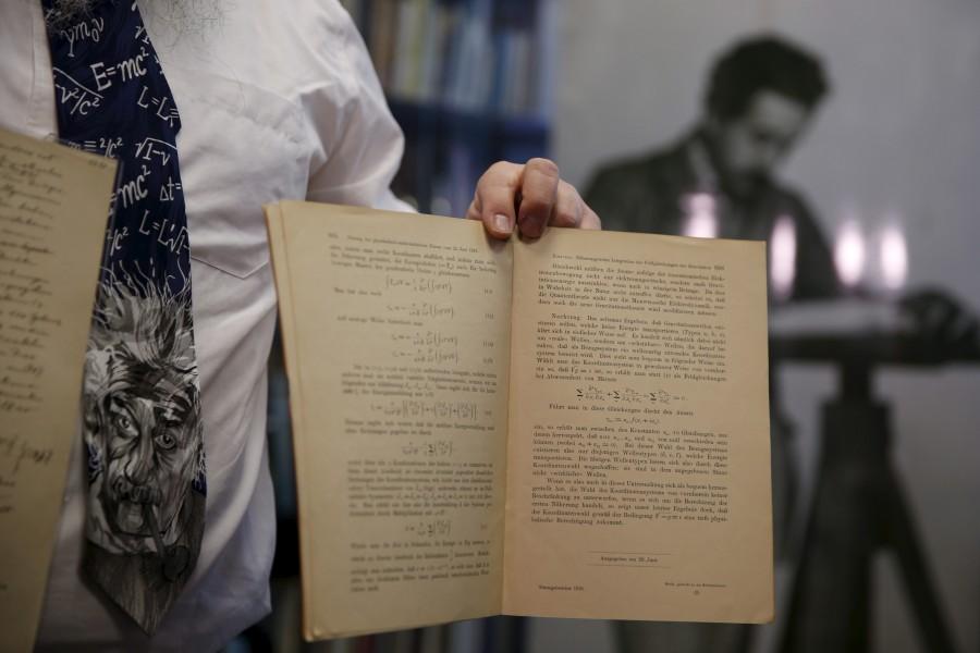 For the first time scientists have detected gravitational waves, ripples in space and time hypothesized by physicist Albert Einstein a century ago, in a landmark discovery that opens a new window for studying the cosmos. Einstein,Einstein's gravitational waves,gravitational waves,Albert Einstein,Dr. David Reitze,Executive Director of the LIGO,Hebrew University,Roni Grosz,David Reitze