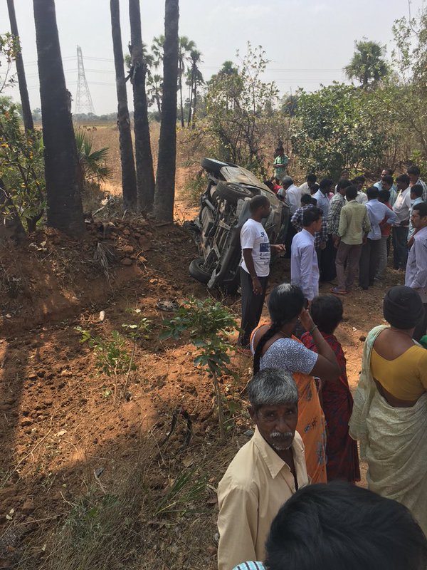 South Indian actress Pranitha escaped with minor injuries when a car in which she was travelling overturned in Telangana's Nalgonda district on Sunday. Pranitha Subhash,Brahmotsavam,Brahmotsavam Actress,Pranitha Subhash injured in road accident,Pranitha Subhash road accident,Telangana