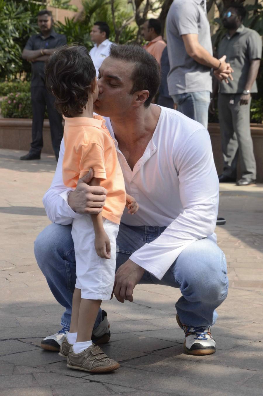 Arpita Khan along with Bollywood actor and her brother Salman Khan, father Salim Khan and other family members during her baby shower ceremony in Mumbai on 14 February 2016. Arpita Khan,Arpita Khan's Baby Shower Ceremony,Arpita Khan Baby Shower,Arpita Khan Baby Shower event,Sohail Khan,Alvira Khan,Salman Khan,Sushila Charak,Salim Khan,Aayush Sharma,Anil Sharma,Sunita Sharma,Arpita Khan Baby Shower pics,Arpita Khan Baby S