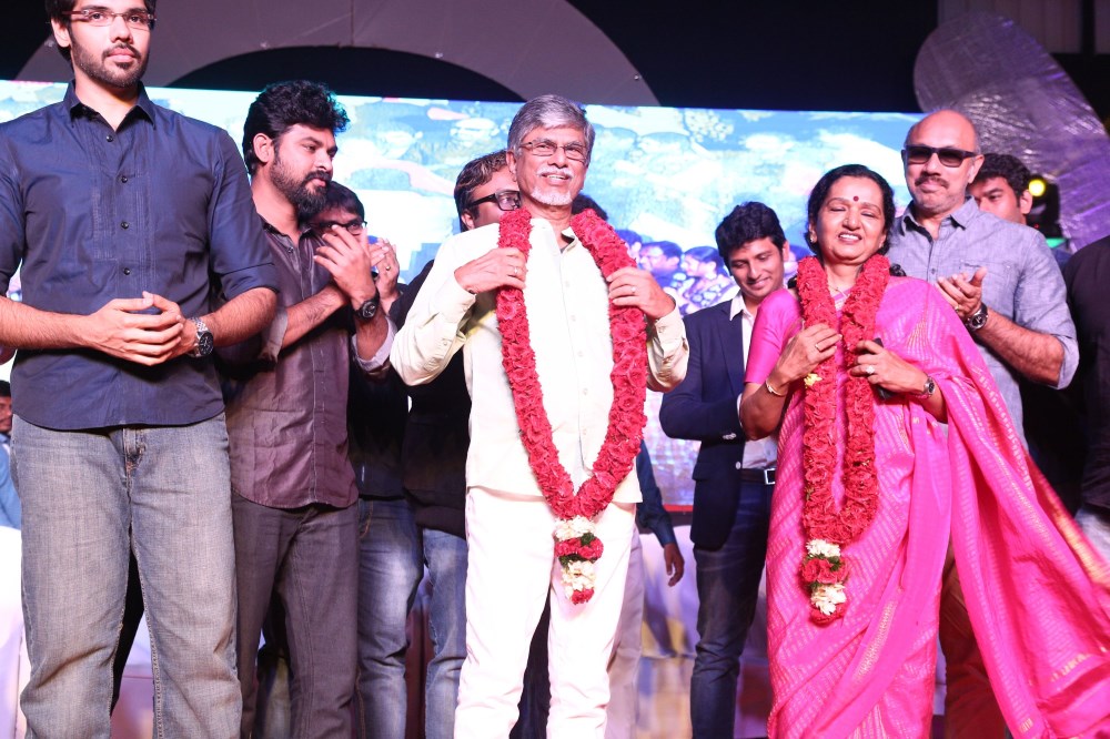 Tamil movie Pokkiri Raja Audio Launch held at SNS College of Engineering in Coimbatore. Celebs like Jiiva, Sibiraj, Nandita Swetha, Vimal and others graced the event. Pokkiri Raja Audio Launch,Pokkiri Raja,Jiiva,Sibiraj,Nandita Swetha,Vimal,Pokkiri Raja Audio Launch pics,Pokkiri Raja Audio Launch images,Pokkiri Raja Audio Launch stills,Pokkiri Raja Audio Launch pictures,Pokkiri Raja Audio Launch photos,Sathyaraj,D Imma