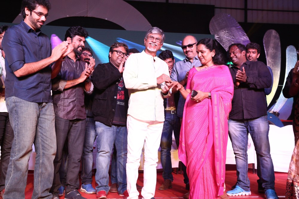 Tamil movie Pokkiri Raja Audio Launch held at SNS College of Engineering in Coimbatore. Celebs like Jiiva, Sibiraj, Nandita Swetha, Vimal and others graced the event. Pokkiri Raja Audio Launch,Pokkiri Raja,Jiiva,Sibiraj,Nandita Swetha,Vimal,Pokkiri Raja Audio Launch pics,Pokkiri Raja Audio Launch images,Pokkiri Raja Audio Launch stills,Pokkiri Raja Audio Launch pictures,Pokkiri Raja Audio Launch photos,Sathyaraj,D Imma