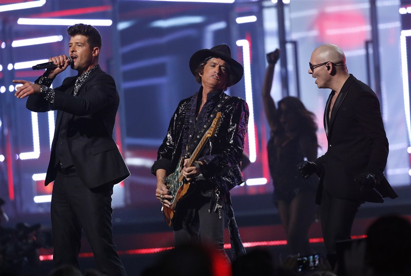 Photos of Grammy Awards 2016: Performances and Winners. Grammy Awards,Grammy Awards 2016,Grammy 2016,Grammy Awards winners,Grammy Awards 2016 winners,Grammy Awards winners 2016,Grammy Awards Performances,2016 grammy awards performances,Grammy Awards red carpet,Chris Stapleton,Kendrick Lamar,Taylor Swift,Arturo