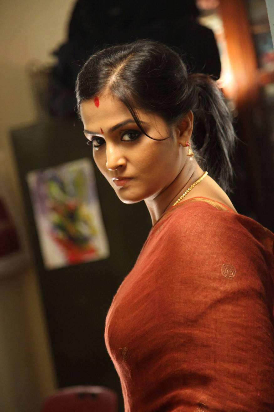 Sethupathi is an upcoming Tamil movie directed by Pannaiyarum Padminiyum fame Arun Kumar and Produced by Vasan Movies. Vijay Sethupathi and Remya Nambeesan in the lead role. While the music for the film is by Nivas Prasanna, Sreekar Prasad is handling the editing and Dinesh Krishnan is in charge of the cinematography. Sethupathi,Vijay Sethupathi,Vijay Sethupathi as cop,Vijay Sethupathi police,Sethupathi movie stills,Sethupathi movie pics,Sethupathi movie images,Sethupathi movie photos,Sethupathi movie pictures,Remya Nambeesan