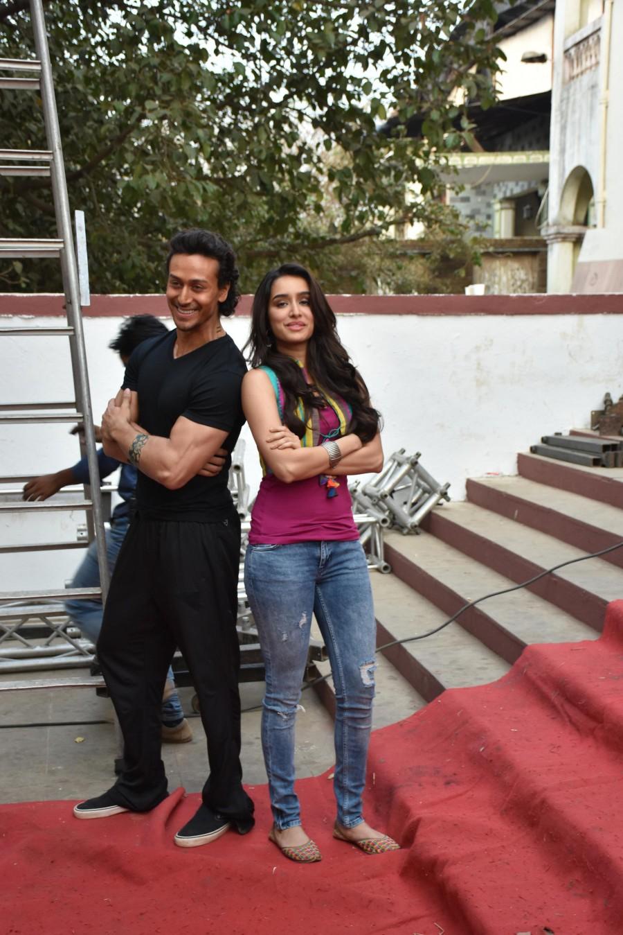 Team Baaghi, consisting of Shraddha Kapoor, Tiger Shroff, Producer Sajid Nadiadwala and Director Sabbir Khan welcomed an audience on the sets of Baaghi. Team Baaghi,Tiger Shroff and Shraddha Kapoor,Tiger Shroff,Shraddha Kapoor,Sajid Nadiadwala,Sabbir Khan,Baaghi,Baaghi on the sets