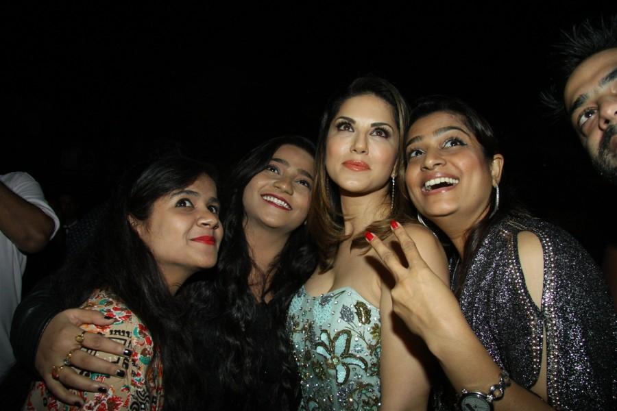 Photos of Bollywood actress Sunny Leone at LoveLand 2016 concert in Mumbai. Sunny Leone,Sunny Leone at LoveLand,Sunny Leone at LoveLand 2016 concert,Sunny Leone at LoveLand 2016,actress Sunny Leone,sunny leone photos,Sunny Leone pics,Sunny Leone images,Sunny Leone stills,Sunny Leone pictures,Sunny Leone new pics,Sunny Leone new i