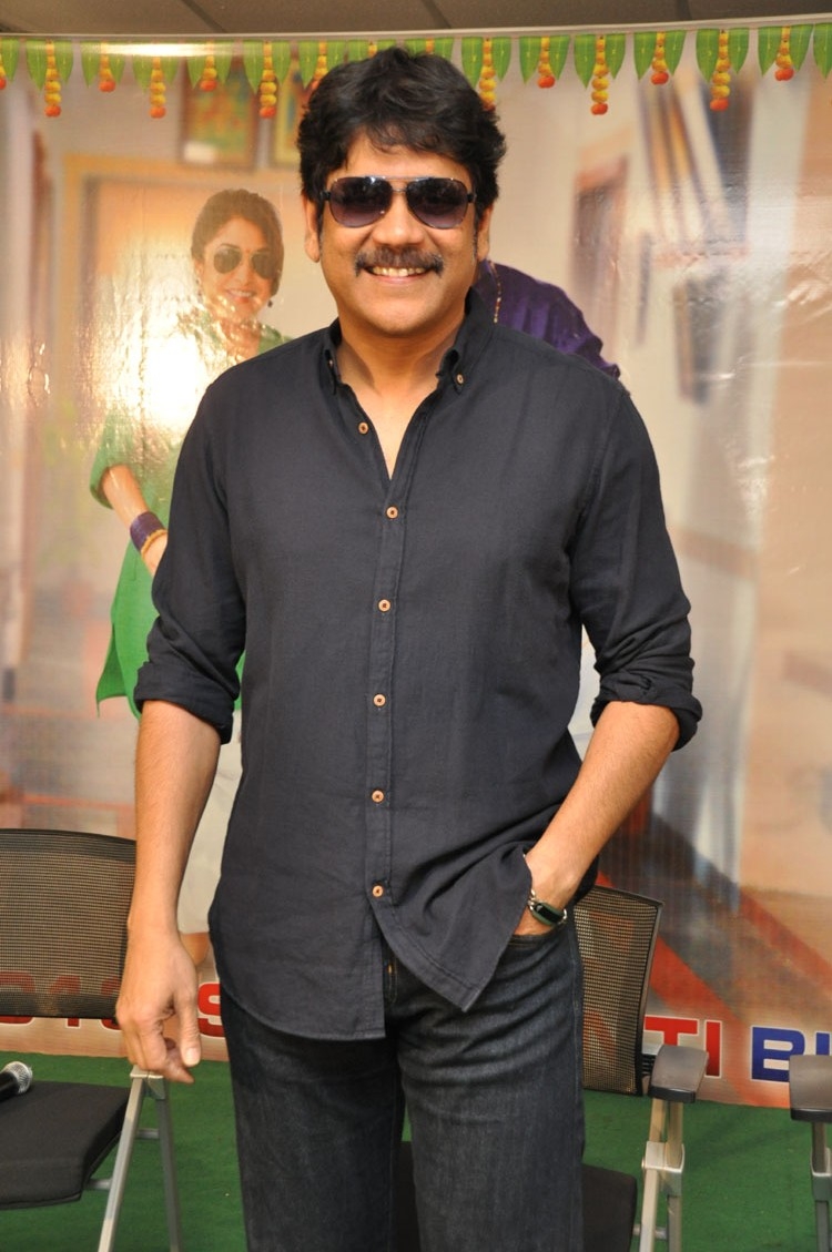 Photos of Telugu actor Akkineni Nagarjuna at Oopiri press meet. Akkineni Nagarjuna,Soggade Chinni Nayana press meet,Soggade Chinni Nayana,Oopiri press meet,Oopiri,Oopiri teaser,Nagarjuna,Nagarjuna new pics,Nagarjuna new images,Nagarjuna new stills,Nagarjuna new pictures
