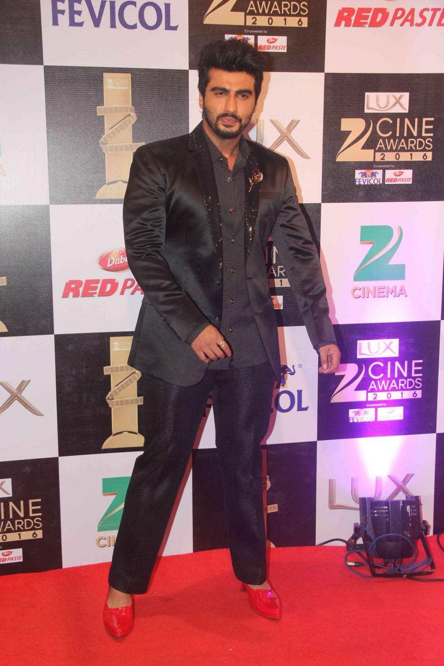 Photos of Lux Zee Cine awards. Lux Zee Cine awards,Zee Cine awards,Zee Cine awards 2016,Salman Khan,Ranveer Singh,Sonakshi Sinha,Anil Kapoor,Arjun Kapoor,Parineeti Chopra,Kriti Sanon,Subhash Ghai,Sonam Kapoor,Shatrughan Sinha,Sushant Singh Rajput,Ankita Lokhande,Rohit Shetty,Lux Zee Ci