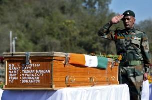 Tushar Mahajan,Pampore martyr Captain Tushar Mahajan,Captain Tushar Mahajan,Wreath laying ceremony,Wreath laying ceremony of Tushar Mahajan,Jammu and Kashmir,Pulwama district,Indian army's elite Para Regiment,Indian army