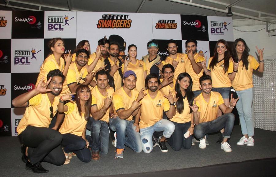 Bollywood actress Sunny Leone unveiled her swag squad-the 'Chennai Swaggers' at smaaash. Sunny Leone,actress Sunny Leone,Chennai Swaggers,Chennai Swaggers team,smaaash,Bollywood actress Sunny Leone,Sunny Leone latest pics,Sunny Leone latest images,Sunny Leone latest stills,Sunny Leone latest pictures,Chennai Swaggers swag squad