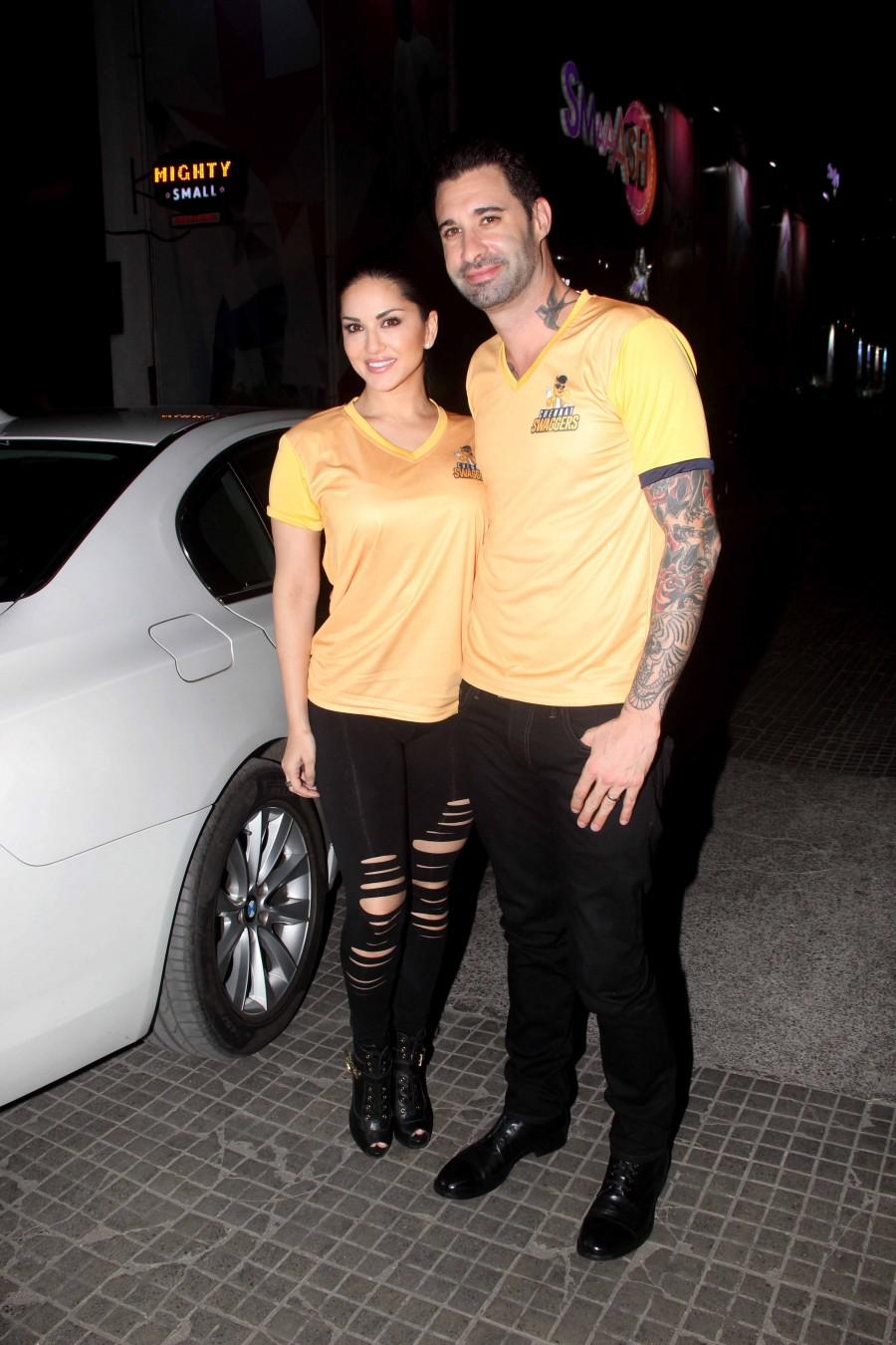 Bollywood actress Sunny Leone unveiled her swag squad-the 'Chennai Swaggers' at smaaash. Sunny Leone,actress Sunny Leone,Chennai Swaggers,Chennai Swaggers team,smaaash,Bollywood actress Sunny Leone,Sunny Leone latest pics,Sunny Leone latest images,Sunny Leone latest stills,Sunny Leone latest pictures,Chennai Swaggers swag squad