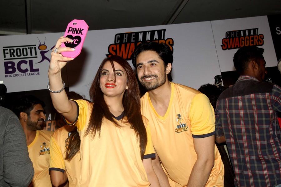 Bollywood actress Sunny Leone unveiled her swag squad-the 'Chennai Swaggers' at smaaash. Sunny Leone,actress Sunny Leone,Chennai Swaggers,Chennai Swaggers team,smaaash,Bollywood actress Sunny Leone,Sunny Leone latest pics,Sunny Leone latest images,Sunny Leone latest stills,Sunny Leone latest pictures,Chennai Swaggers swag squad