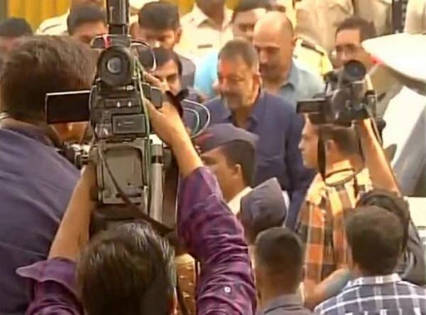 Bollywood actor Sanjay Dutt released after serving jail sentence. Sanjay Dutt,actor Sanjay Dutt,sanjay dutt release,sanjay dutt jail term,Sanjay Dutt Walks Out Of Pune's Yerwada Jail With A Salute,Sanjay Dutt Walks Out Of Yerwada Jail,Sanjay Dutt to walk out of prison,Sanjay Dutt out of prison