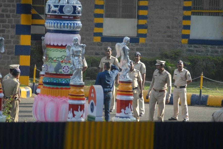 Bollywood actor Sanjay Dutt released after serving jail sentence. Sanjay Dutt,actor Sanjay Dutt,sanjay dutt release,sanjay dutt jail term,Sanjay Dutt Walks Out Of Pune's Yerwada Jail With A Salute,Sanjay Dutt Walks Out Of Yerwada Jail,Sanjay Dutt to walk out of prison,Sanjay Dutt out of prison