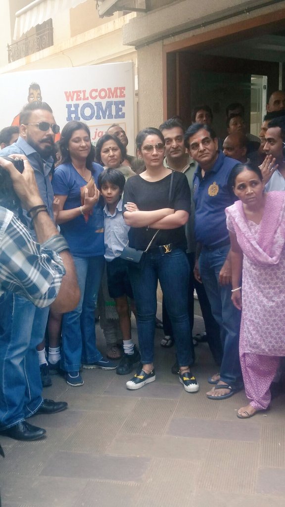 Sanjay Dutt out of Jail: A glimpse at his Activities post release Sanjay Dutt,Sanjay Dutt spent his day post release,Sanjay Dutt post release day,Sanjay Dutt out of Jail,Actor Sanjay Dutt,sanjay dutt release,sanjay dutt jail,Sanjay dutt upcoming movie,sanjay dutt jail term,sanjay dutt walks free