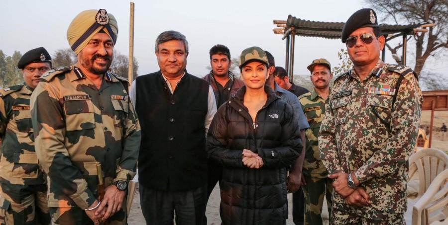Bollywood actress Aishwarya Rai Bachchan meets BSF soldiers. Aishwarya Rai Bachchan,Aishwarya Rai meets BSF?soldiers,Aishwarya Rai,Sarbjit,Omung Kumar,Aishwarya Rai Bachchan meets BSF soldiers
