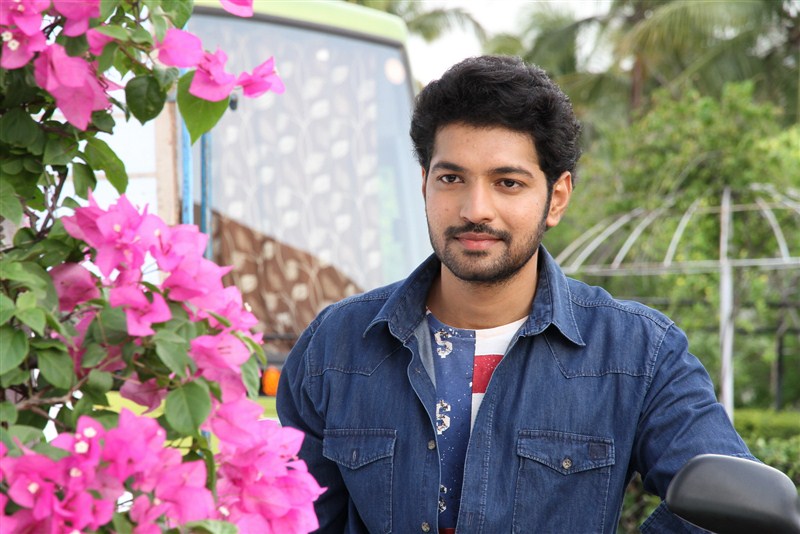 Padesave is an upcoming Telugu film starring Karthik Raju and Nithya Shetty in the lead role. Padesave,Karthik Raju,Nithya Shetty,Karthik Raju and Nithya Shetty,Padesave movie stills,Padesave movie pics,Padesave movie images,Padesave movie photos,Padesave movie pictures
