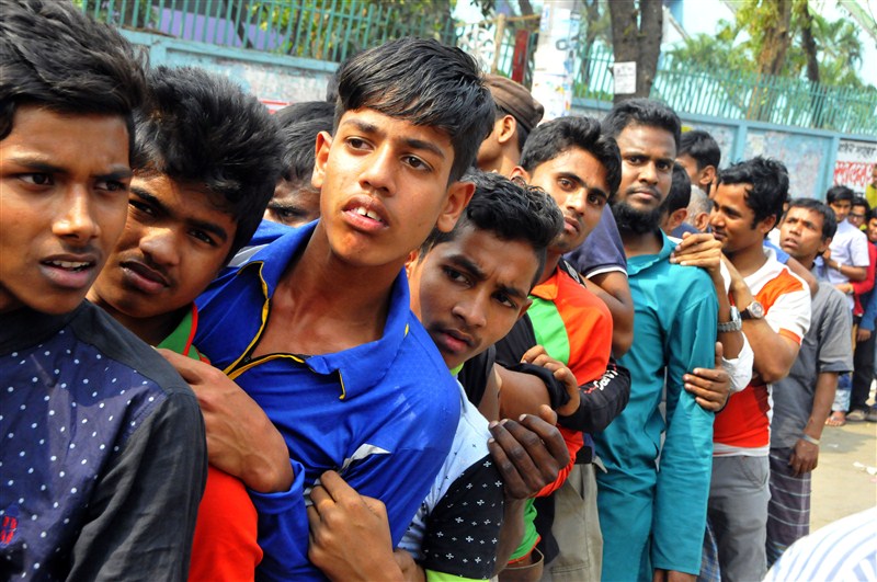 People stand in queue to buy tickets for India vs Pakistan cricket tournament. India vs Pakistan,India vs Pakistan cricket,India vs Pakistan series,India vs Pakistan Asia Cup,India vs Pakistan in Asia Cup T20,Asia Cup T20,Asia Cup T20 cricket,India vs Pakistan live,India vs Pakistan pics,India vs Pakistan images,India vs Pakistan st