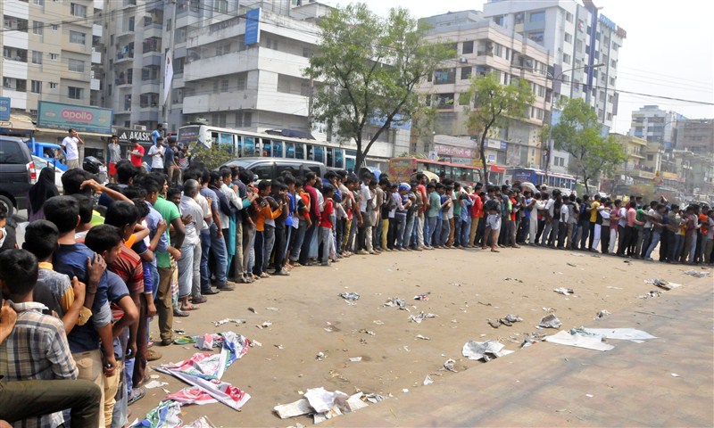 People stand in queue to buy tickets for India vs Pakistan cricket tournament. India vs Pakistan,India vs Pakistan cricket,India vs Pakistan series,India vs Pakistan Asia Cup,India vs Pakistan in Asia Cup T20,Asia Cup T20,Asia Cup T20 cricket,India vs Pakistan live,India vs Pakistan pics,India vs Pakistan images,India vs Pakistan st