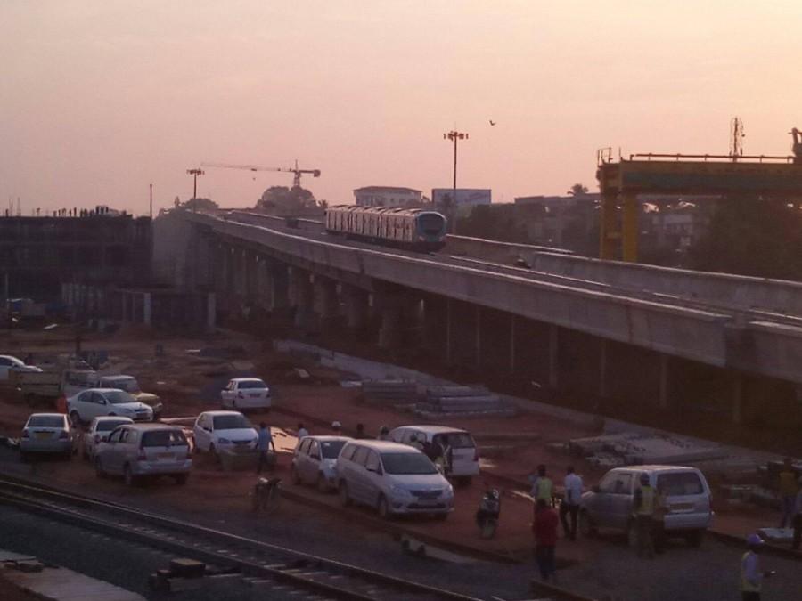 The trail run of the Kochi Metro Rail on actual tracks has become successful on Saturday, Feb. 27. Kochi metro,kochi metro trail run,kochi metro photos,kochi metro trail run success,kochi metro limited