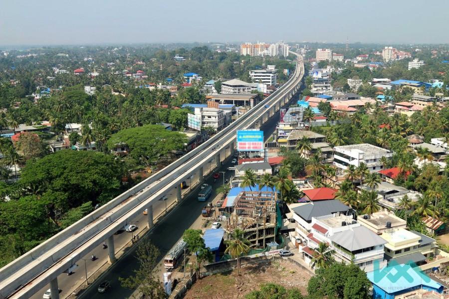 The trail run of the Kochi Metro Rail on actual tracks has become successful on Saturday, Feb. 27. Kochi metro,kochi metro trail run,kochi metro photos,kochi metro trail run success,kochi metro limited