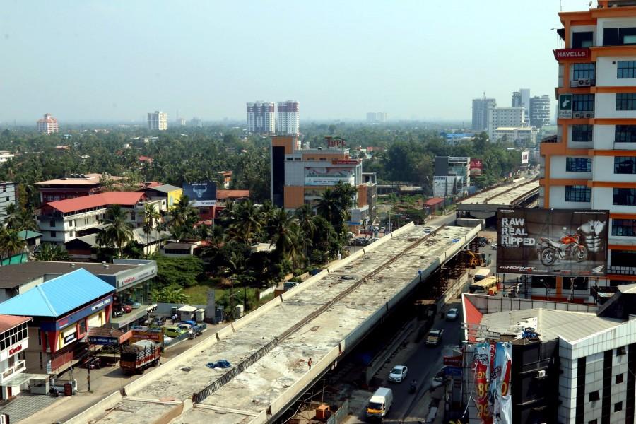 The trail run of the Kochi Metro Rail on actual tracks has become successful on Saturday, Feb. 27. Kochi metro,kochi metro trail run,kochi metro photos,kochi metro trail run success,kochi metro limited